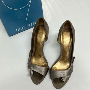Nine West NW Chitty Suede and Satin D’Orsay Gray Heels Size 8